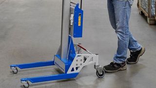 Die Hebe- und Transportsysteme der „lift2move“-Familie von Expresso werden ab sofort mit einem stabileren, weil komplett in Stahl ausgeführtem, Fahrwerk ausgeliefert. Das erhöhe die Stand- und Fahrsicherheit. (Expresso Deutschland)