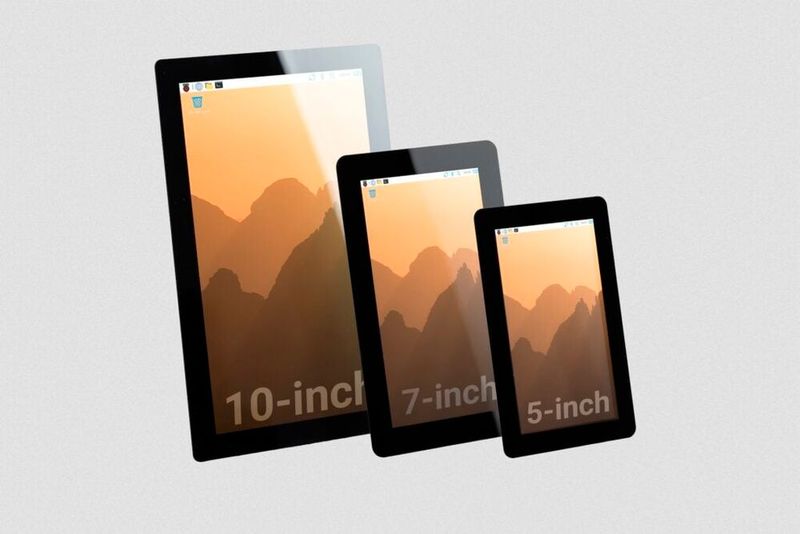 Die drei neuen Touch Display 2 der Raspberry Pi Foundation in 10, 7 und 5 Zoll. (Bild: Raspberry Pi Foundation)