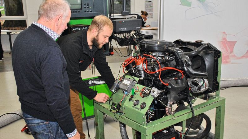 Genauso wie die 2010 gestartete Zusatzqualifikation zum Oldtimerexperten für Auszubildende stieß auch der von der TAK erstmals 2019 angebotene „Servicespezialist Oldtimer und Youngtimer“ nur auf wenig Interesse.(Bild:  Dominsky – VCG)