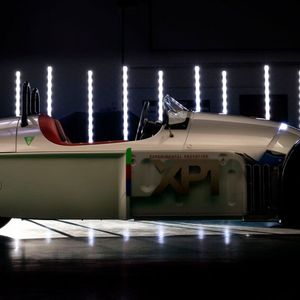 Der elektrisch angetriebene Threewheeler soll wohl weniger als 700 Kilogramm auf die Waage bringen.(Bild:  Morgan)