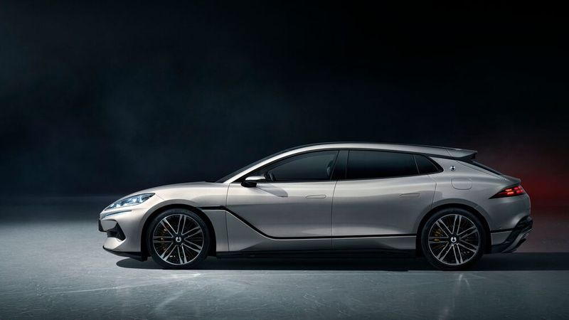 Denza setzt bei dem 5,18 Meter langen Z9GT gezielt auf dezente Athletik und zeitlose Eleganz. (Bild: Denza)