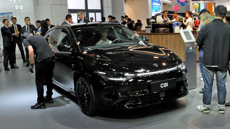 Auf der IAA in München zeigten die Chinesen zudem die Limousine C01 ... (Bild: Wehner - VCG)