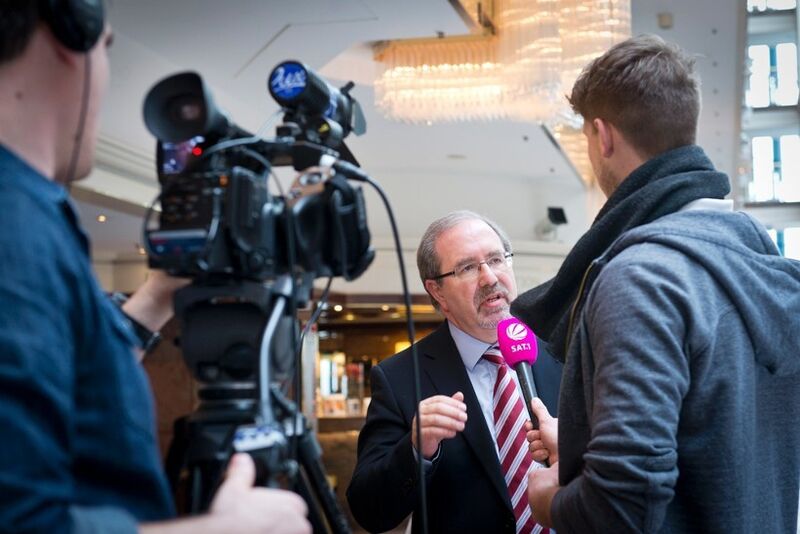 Auch das Fernsehen hat Interessse an der zweiten Verhandlungsrunde in Hannover. (Bild: Stefan Koch/IG BCE)