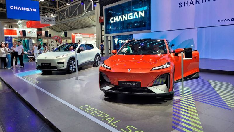 Das Auto ist das zweite Modell auf dem deutschen Markt nach dem größeren Deepal S07, der bereits verfügbar ist. (Bild: Wehner - VCG)