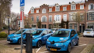 Der Untersuchung zufolge braucht es unter anderem mehr Ladesäulen im öffentlichen Raum. (Bild: Renault)