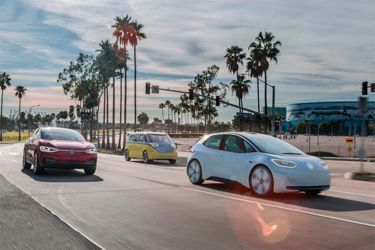 Nur noch gut zwei Jahre soll es dauern, bis Volkswagens Elektro-Zukunft in Serie geht: Die I.D.-Familie stellte der Automobilhersteller jetzt in Los Angeles erstmals auf der Straße vor. (Ingo Barenschee/Volkswagen)