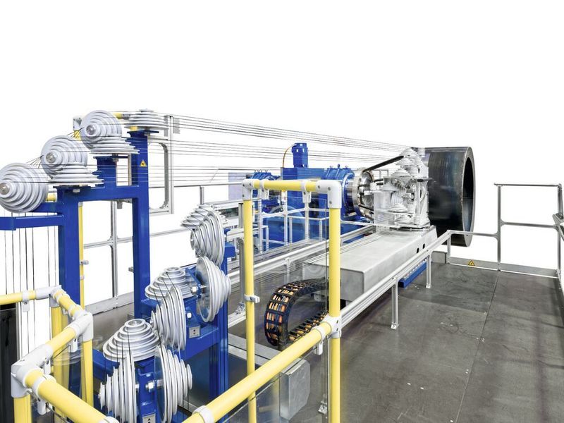 Mit der Fertigung im Filament Winding Verfahren werden die bisherigen Herstellungskosten der Booster um etwa 30 % gesenkt. (Roth Composite Machinery)