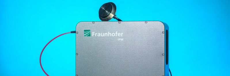 Ein faserbasierter Fluoreszenz-Sensor ermöglicht minimalinvasive Einblicke in geschlossene Behälter. Ein faserbasierter Fluoreszenz-Sensor ermöglicht minimalinvasive Einblicke in geschlossene Behälter.