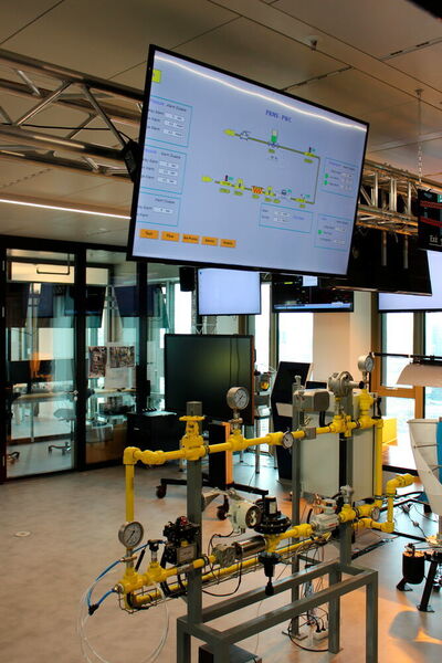 Gasdruckregel- und Messanlage in PwCs Cyber Security Experience Center. (PwC Deutschland)
