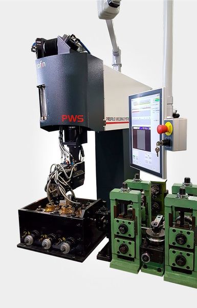 Das Profile Welding System (PWS) von Rofin bietet dem Anwender eine Vielzahl von Möglichkeiten beim Schweißen von Rohren und Profilen. Es beinhaltet ein komplettes Laserschweißsystem mit integrierter Prozesssensorik zur Schweißspalterkennung und -verfolgung, wie Rofin betont. (Bild: Rofin)