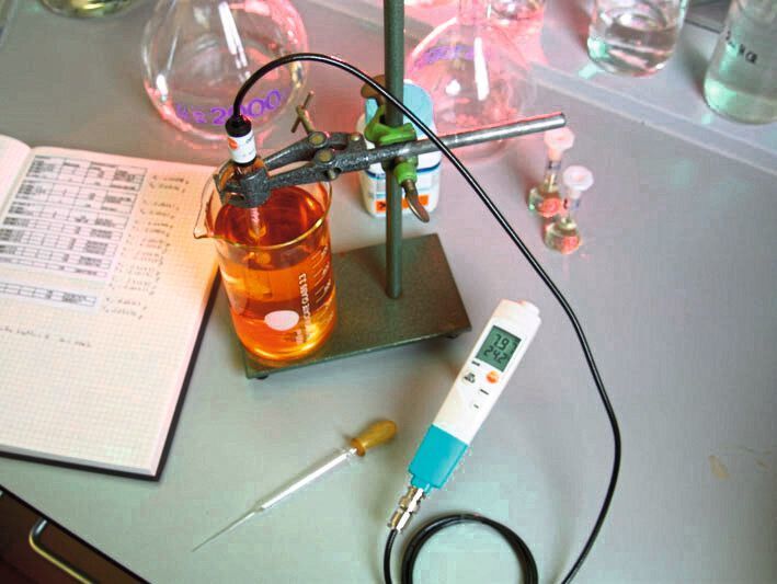 pH-Meter von Testo im Laboreinsatz (Testo)
