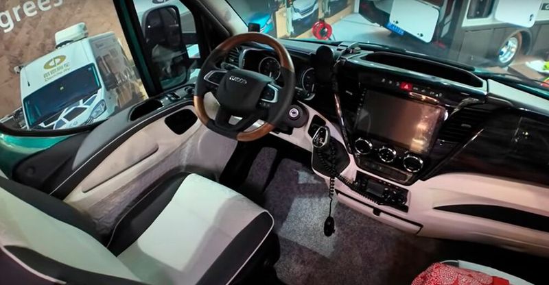 477.000 Euro soll das Reisemobil auf Iveco-Basis kosten. (Bild: Deddle RV)