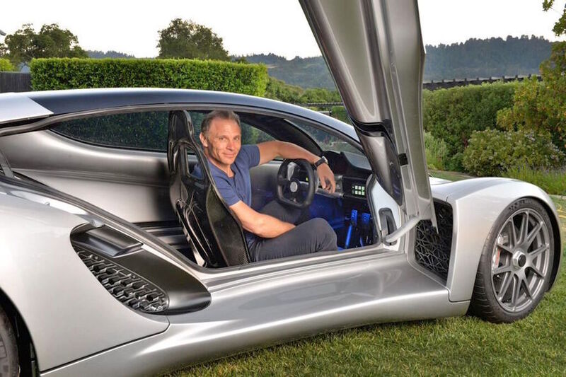 Kevin Czinger in seinem Sportwagen Blade: Der Wagen ist ein Einzelstück. (Bild: Divergent Microfactories)