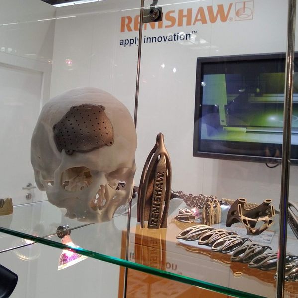 Im Laserschmelzverfahren hergestellte Bauteile von Renishaw. (Bild: D.Quiitter, konstruktionspraxis)