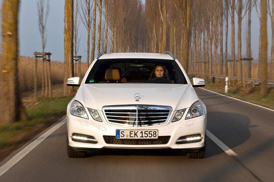 Mercedes bietet die E-Klasse künftig auch als Hybrid an.  (Foto: Mercedes)