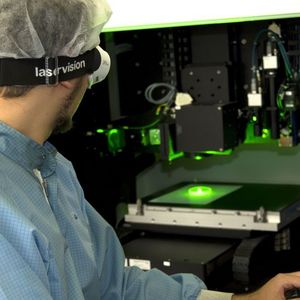 Laserbearbeitung transparenter Materialien. 