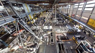 Jede Chainflex-Leitung wird vor der Aufnahme ins Produktprogramm und darüber hinaus intensiv im Igus-eigenen Labor getestet. (Bild: Igus)