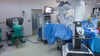 Mit dem neuen Da-Vinci OP-Roboter erweitert die Universitsmedizin Mainz ihr Spektrum robotergestützter Operationen. (Peter Pulkowski / Universitsmedizin Mainz)