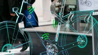 Im „gläserne Fahrrad“ von Schaeffler auf der Sonderschau „Intelligente Fluid- und Antriebstechnik“ steckt die automatische Fahrradschaltung Velomatic. (Schaeffler)
