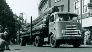 Erst Dienstleister für Schweiß- und Schmiedearbeiten, dann Hersteller von Anhängern und seit 1949 auch Hersteller von Lkw: DAF blickt auf eine bewegte Geschichte zurück. (Bild: DAF)