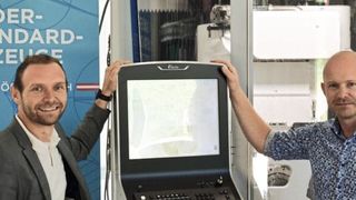 Die ersten beiden Jahre Geschäftsentwicklung in einem äusserst schwierigen Umfeld erfolgreich gestaltet: Mario Voglmayr (l.) und Patrick Rohrauer (Bild: RLZ Fertigungstechnik GmbH)