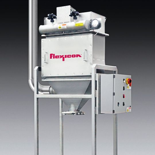 Der neue Stand-Alone Staubabscheider schützt das Personal und verhindert Materialverlust durch Staubabscheidung der Umgebungsluft aus vorgelagerten Prozessabläufen und Befüllvorgängen von Behältern.(Bild:  Flexicon)