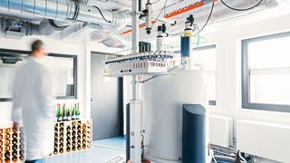 Abb. 2: Auf der Suche nach der Wahrheit im Wein: NMR-Spektrometer für die Analyse von Wein.  (Bild: Kopf & Kragen, Berlin)