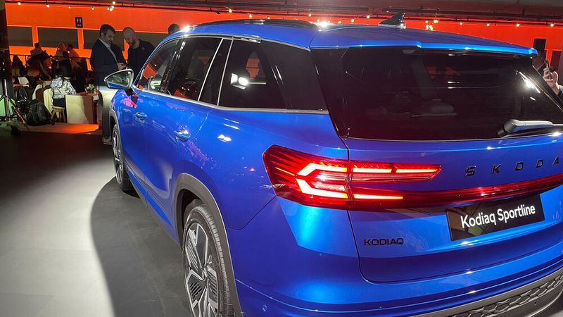 Das mag an den geänderten Proportionen liegen. Der neue Kodiaq ist um 6 Zentimeter in die Länge gewachsen. (Bild: Grimm – VCG)