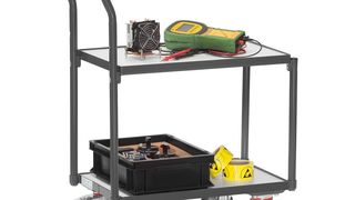 ESD-Eurokastenroller mit Schiebebügel zum ergonomischen Handling sind, wie alle ESD-Geräte von Fetra, mit der elektrisch leitfähigen ESD-TPE-Rolle dieses Anbieters ausgestattet. (Fetra)