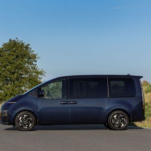Der Staria ist über fünf Meter lang und zwei Meter breit.(Bild:  Hyundai)