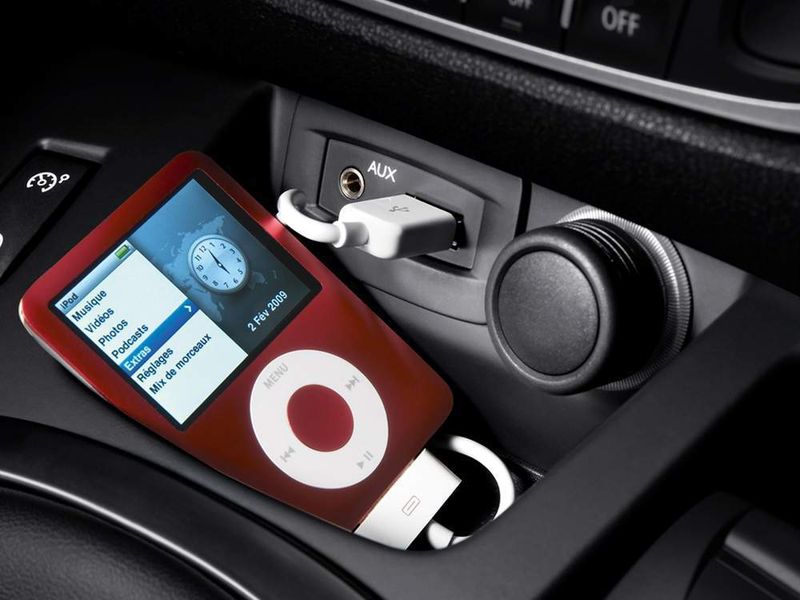 Auch externe Geräte, wie ein MP3-Player können angeschlossen werden. (Archiv: Vogel Business Media)