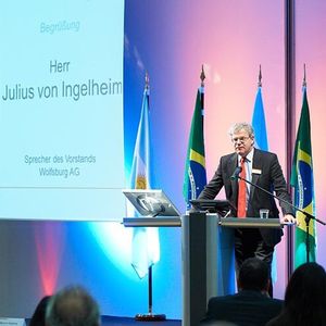 Julius von Ingelheim, Sprecher des Vorstands der Wolfsburg AG, eröffnete am Dienstag (9. Oktober) den Kongress im Vorfeld der 7. Internationalen Zuliefererbörse (IZB).