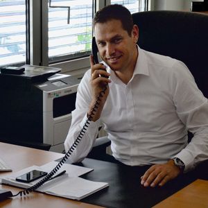 Heiko Ehret: „Die Innenstadtlage ist schon etwas Besonderes. Viele Kunden schätzen, dass wir nicht so abgelegen sind und dass sie bei uns den Wagen in die Werkstatt bringen und dann problemlos in die Fußgängerzone zum Einkaufen laufen können.“