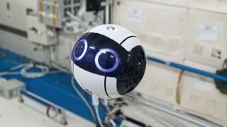 Nach Hause mit Fotos aus dem All an Bord: Bürstenlose Flachmotoren stabilisieren die Kamera-Drohne. (Maxon)