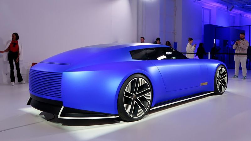 Der Farbton ist ein Hingucker, vor allem mit passender Beleuchtung. Nachteil: Sollte eine Reparaturlackierung nötig werden, ist wohl eine Komplettlackierung gefragt. (Bild: Diehl – VCG)