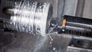 CoroTurn HP ist ein wegweisendes Hochdruckkühlmittel-System, das mit Coromant Capto kombiniert werden kann: Es nutzt einen Hochdruck von 70 bis 80 bar in Drehzentren, vertikalen Drehmaschinen und Multi-Task-Maschinen. (Bild: Sandvik)