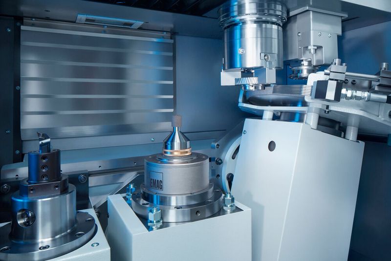 Turning and Grinding: Complete-Machining on a VL 100 GT (Source: Emag)