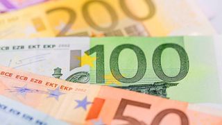 Die Preise für Rohstoffe steigen! Wie Sie bei Preisverhandlungen dennoch gut wegkommen können machen Ihnen vier Tipps von der Deutschen Vertriebsberatung klarer. (G. Sanderes / stock.adobe.com)