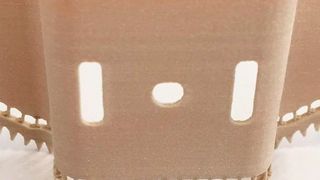 Peak-Bauteil mit Support-Strukturen, gedruckt im Thermomelt-Verfahren (Airbus Group Innovations)