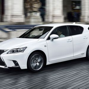 (Lexus)