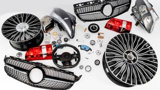 Echt oder falsch? Plagiatoren verursachen immense Schäden und sorgen für Gefahren. Mercedes-Benz macht deshalb alles, um diese Plagiate aus der Welt zu schaffen. Allein im letzten Jahr waren es wieder Millionen von Bauteilen. Hier der Bericht dazu ... (Bild: Mercedes-Benz)