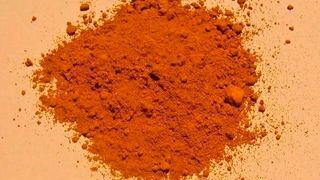 Das ist profaner Rost, also Eisenoxid. Kippt man es ins Wasser, verdreckt dasselbe. Wer hätte gedacht, dass man mit smart gemachten Nanorostpartikeln umfangreich belastetes Wasser jedoch relativ einfach wieder klären kann?! Forscher der FAU kriegen das hin. (Bild: Pulveregon)