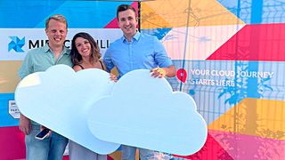 Andreas Öhrvall (l.), Marija Anastasovska, CTO und COO bei Miracle Mill, und Tom Simon, Board-Mitglied der PCG, bilden künftig ein Team.  (Bild: Public Cloud Group)