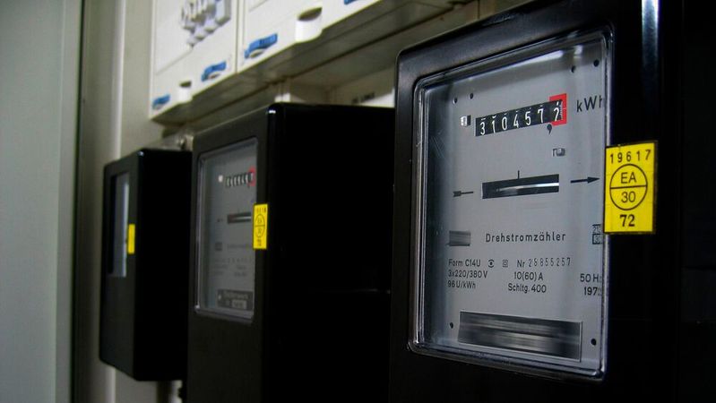 Explodierende Gas-, Öl- und Strompreise machen den Unternehmen zunehmend zu schaffen. Auch den Handwerksbetrieben, die bislang bei dem ersten Entlastungspaket der Bundesregierung nicht bedacht wurden. Nun kündigte Wirtschaftsminister Habeck Nachbesserungen an. Explodierende Gas-, Öl- und Strompreise machen den Unternehmen zunehmend zu schaffen. Auch den Handwerksbetrieben, die bislang bei dem ersten Entlastungspaket der Bundesregierung nicht bedacht wurden. Nun kündigte Wirtschaftsminister Habeck Nachbesserungen an.