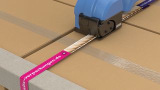 Die farbig bedruckbaren HQ-Digital-Umreifungsbänder bieten neue Möglichkeiten bei der Warensicherung im eigenen CD. (Bild: Antalis Verpackungen)