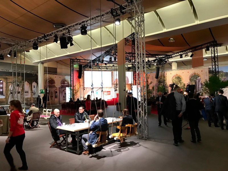 Halle 8 hat eher Lounge-Charakter. (IT-BUSINESS)