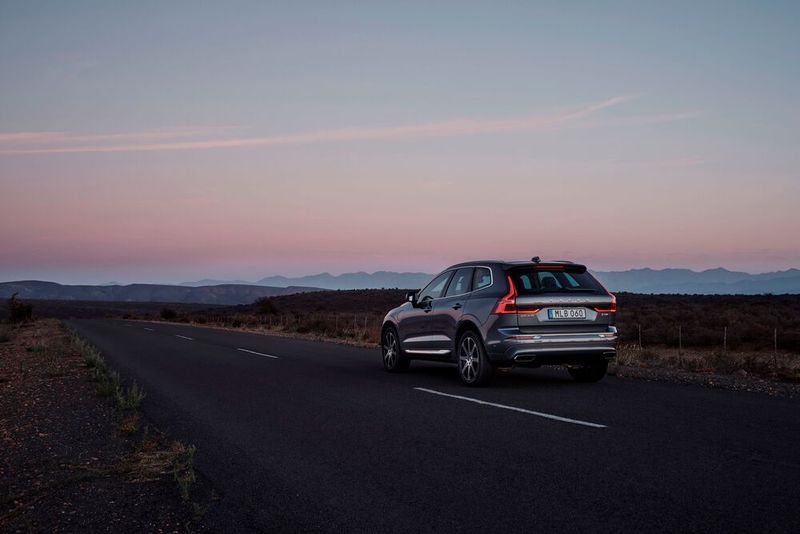 Der Einstiegspreis für das Premium-SUV mit Plug-in-Hybrid-Antrieb liegt etwas unter 70.000 Euro. (Bild: Volvo)