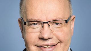 „Ungeklärte Nachfolgesituationen in KMU können wir uns nicht leisten“, sagt Bundeswirtschaftsminister Peter Altmaier. (Bundesregierung/Kugler)