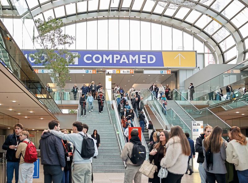 Die Compamed 2026 wird vom 16. bis 19. November in Düsseldorf parallel zur Medica auf technologische Grundlagen der Medizintechnik richten. (Bild: Messe Düsseldorf / Tillmann)