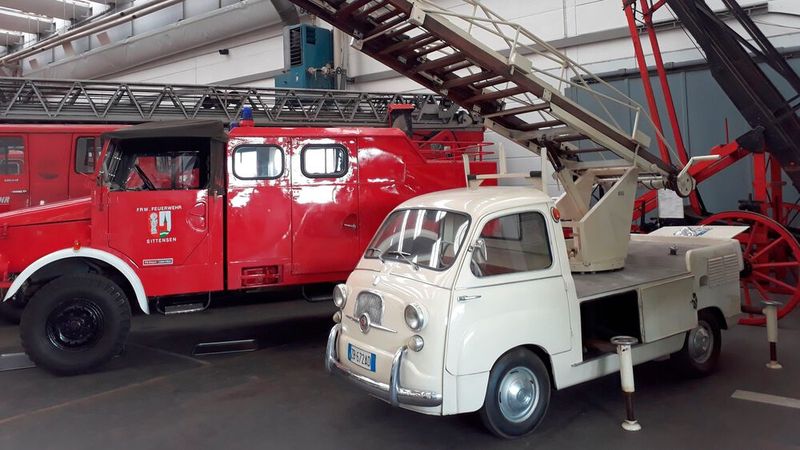 Platz ist bekanntlich nicht nur in der kleinsten Hütte, sondern auch auf dem kleinsten Fahrzeug/Fahrgestellt – das stellt dieser Feuerwehrleiter-Umbau auf Basis eines Fiat Multipla beeindruckend unter Beweis. (Bild: Dominsky – VCG)